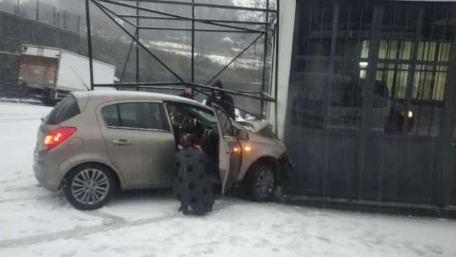 Zonguldak'ta kar yağışı ulaşımı olumsuz etkiledi